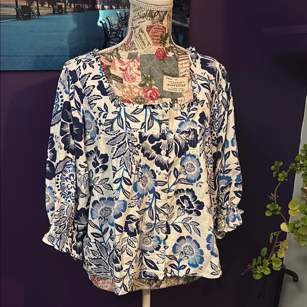 Blue and White 3/4 Sleeve Relaxed Blouse